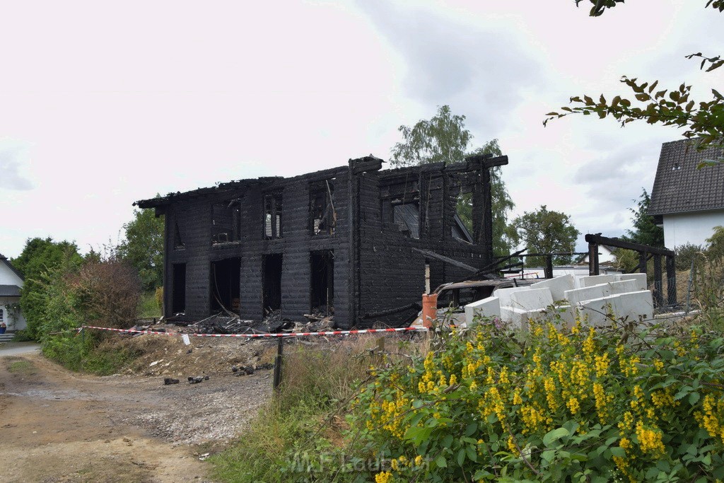 Schwerer Brand in Einfamilien Haus Roesrath Rambruecken P110.JPG - Miklos Laubert